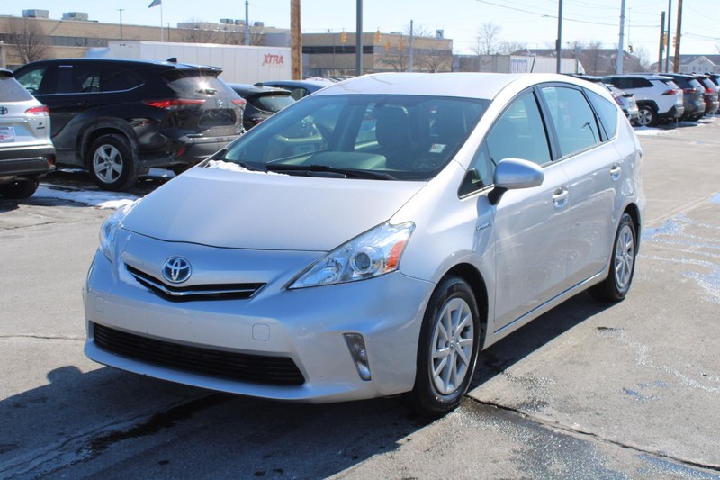 Toyota Prius V Vehicle Image 08