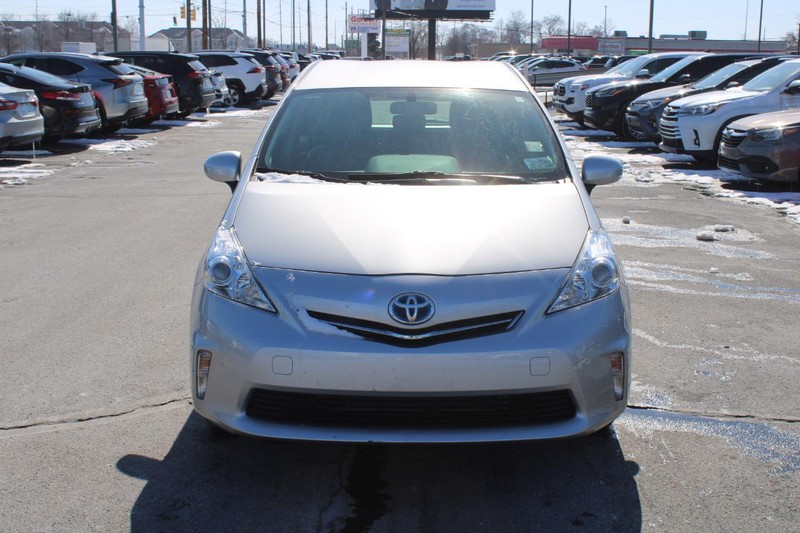 Toyota Prius V Vehicle Image 09