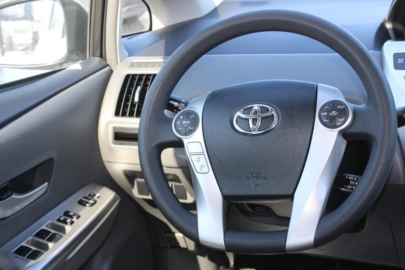 Toyota Prius V Vehicle Image 12