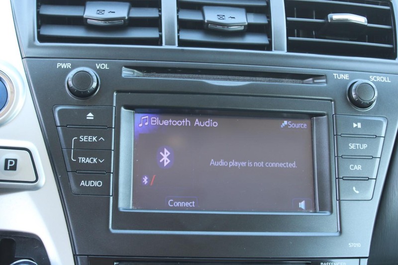 Toyota Prius V Vehicle Image 16