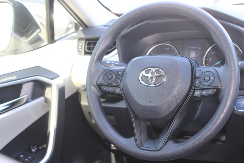 Toyota RAV4 Hybrid Vehicle Image 12