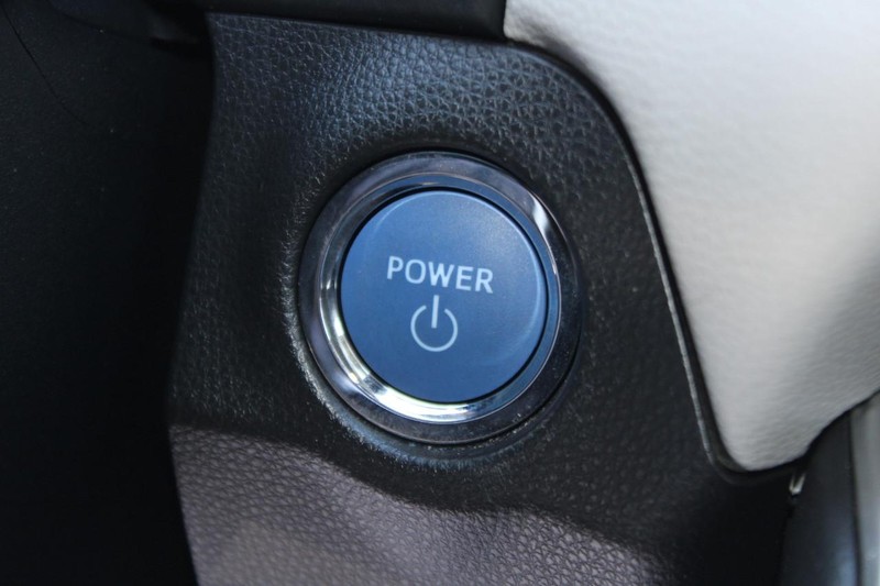 Toyota RAV4 Hybrid Vehicle Image 15