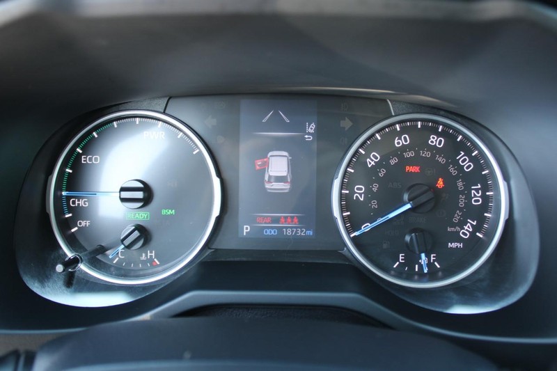 Toyota RAV4 Hybrid Vehicle Image 21