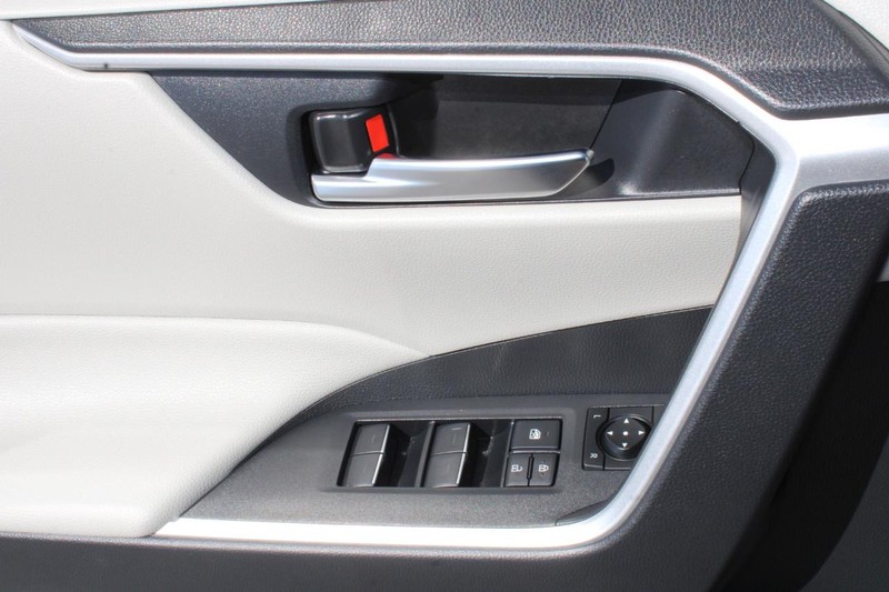 Toyota RAV4 Hybrid Vehicle Image 23