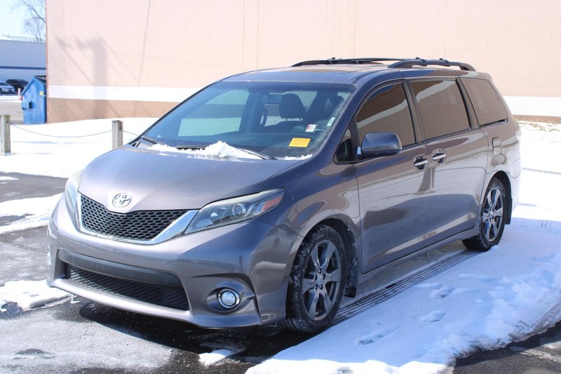 Toyota Sienna Vehicle Image 04