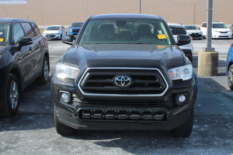 Toyota Tacoma 4WD Vehicle Image 02