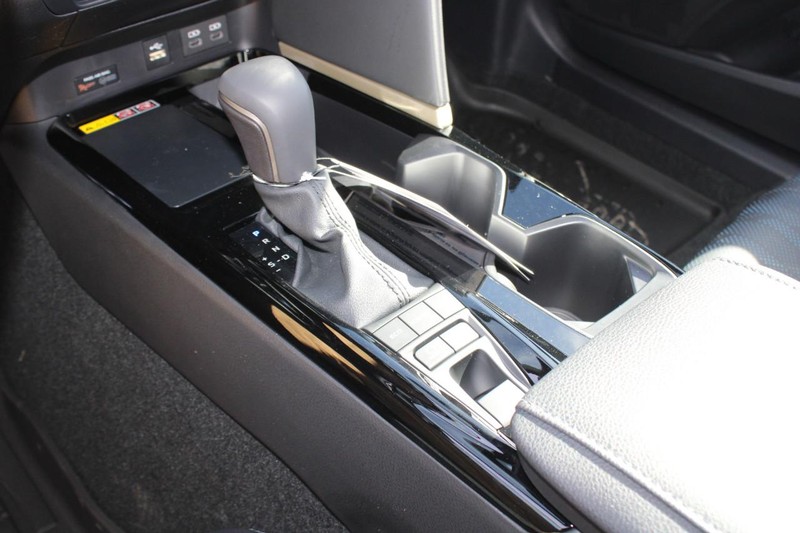 Toyota Camry Vehicle Image 15