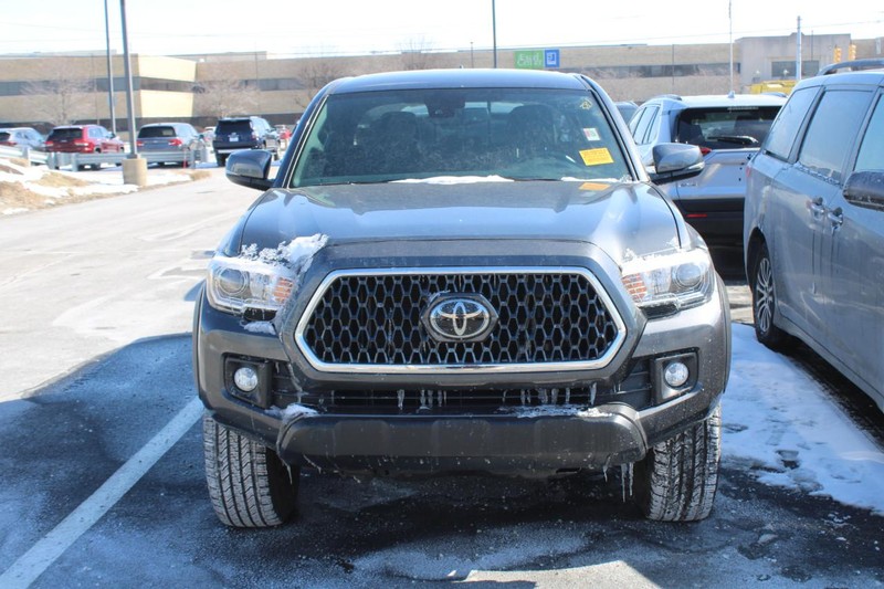 Toyota Tacoma 4WD Vehicle Image 02