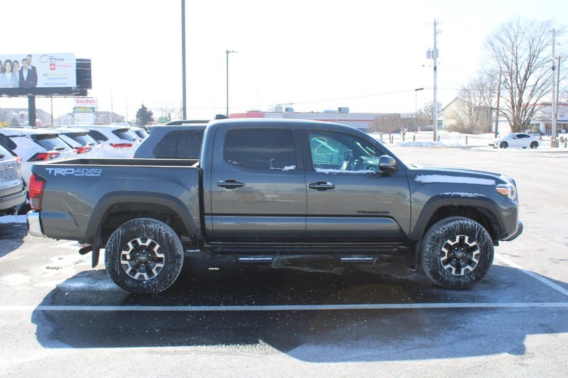 Toyota Tacoma 4WD Vehicle Image 04