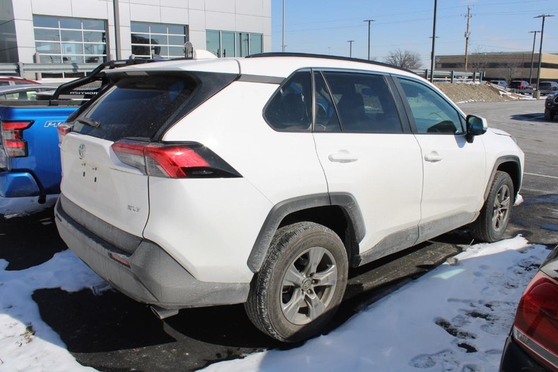 Toyota RAV4 Vehicle Image 04