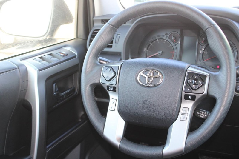 Toyota 4Runner Vehicle Image 12