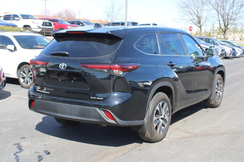 Toyota Highlander Vehicle Image 03