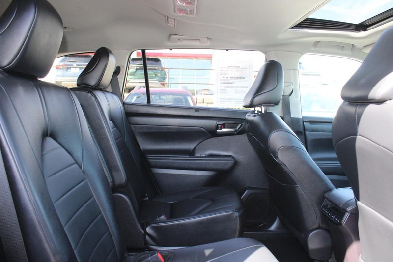 Toyota Highlander Vehicle Image 11
