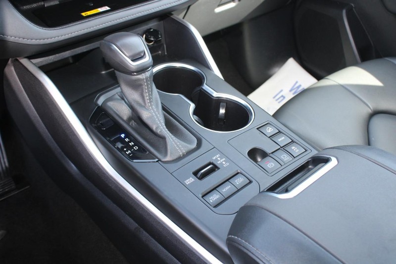 Toyota Highlander Vehicle Image 23