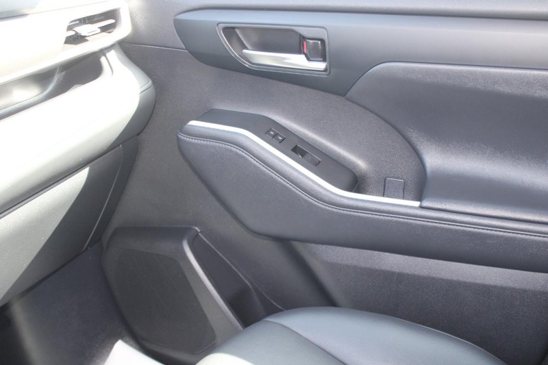 Toyota Highlander Vehicle Image 24