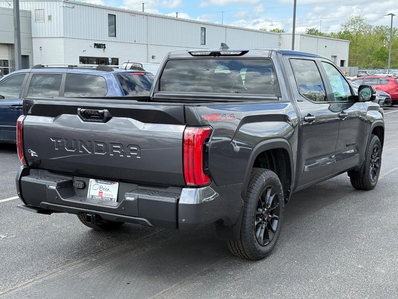 Toyota Tundra 4WD Vehicle Image 03
