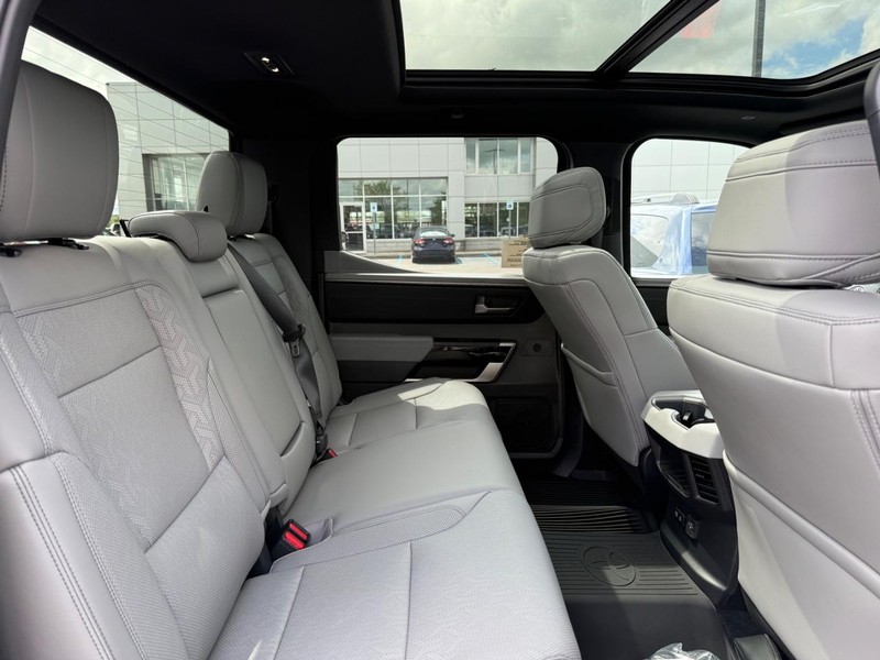 Toyota Tundra 4WD Vehicle Image 04
