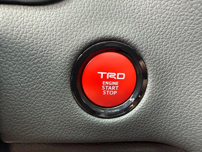 Toyota Tundra 4WD Vehicle Image 10