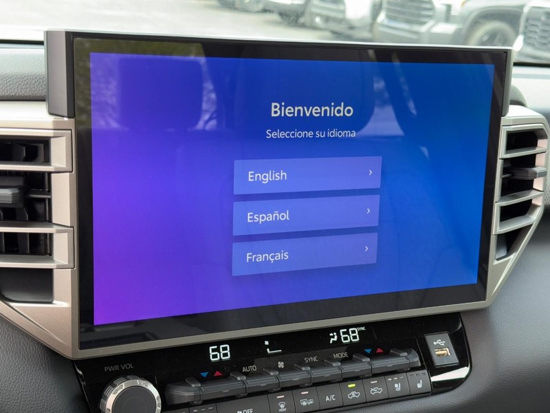 Toyota Tundra 4WD Vehicle Image 12
