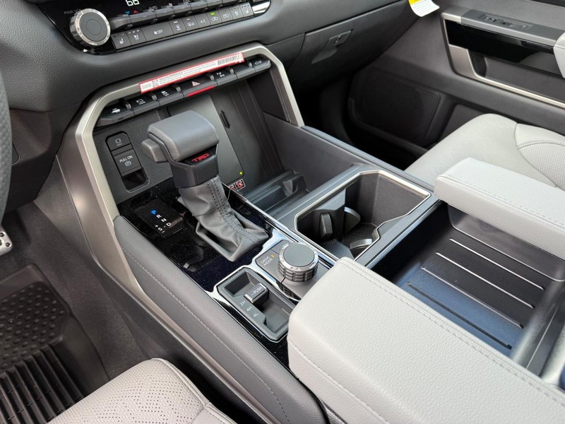 Toyota Tundra 4WD Vehicle Image 15