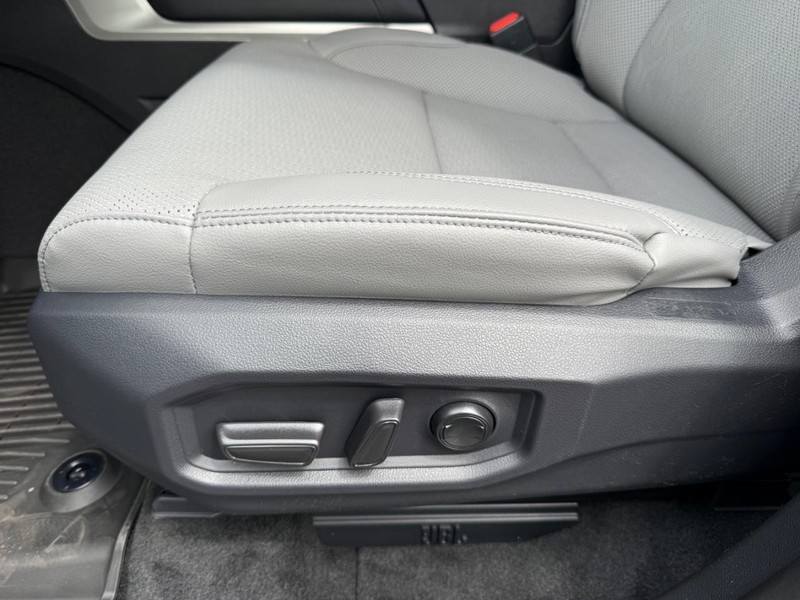 Toyota Tundra 4WD Vehicle Image 20