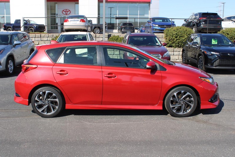 Toyota Corolla iM Vehicle Image 02