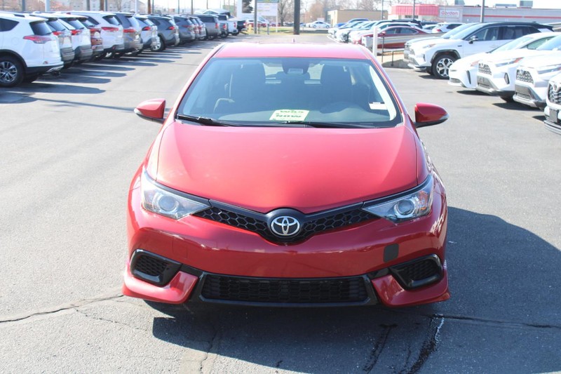 Toyota Corolla iM Vehicle Image 09