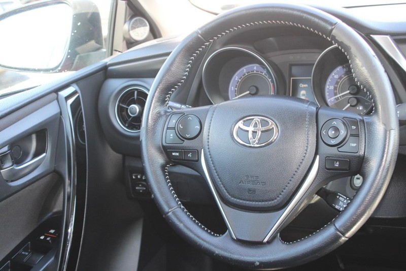 Toyota Corolla iM Vehicle Image 12