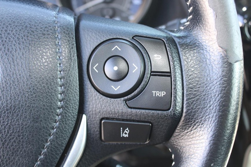 Toyota Corolla iM Vehicle Image 14