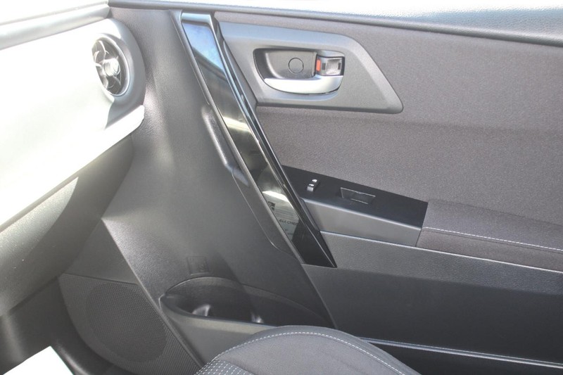 Toyota Corolla iM Vehicle Image 19