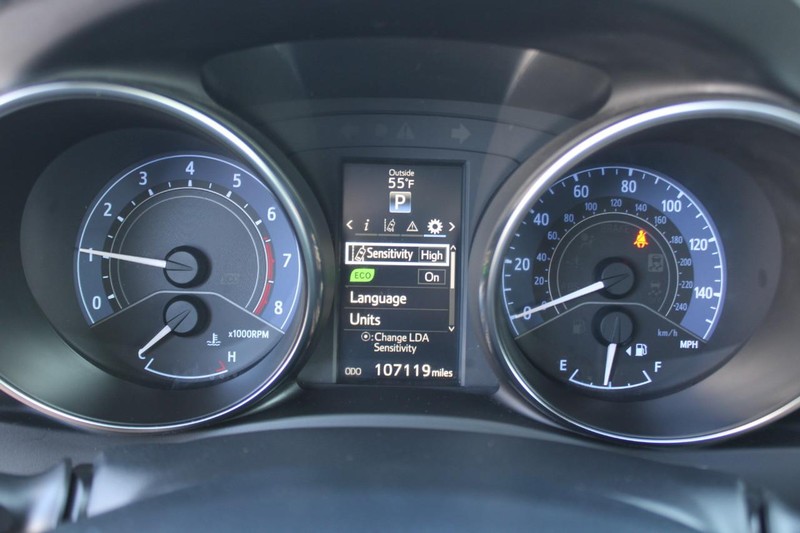 Toyota Corolla iM Vehicle Image 20