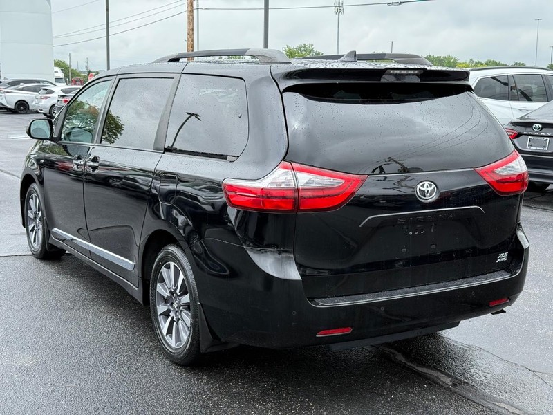 Toyota Sienna Vehicle Image 05