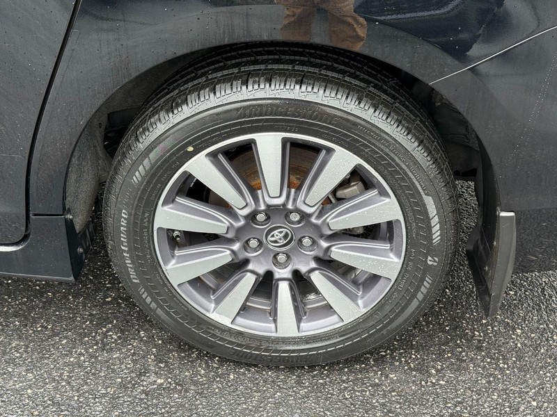 Toyota Sienna Vehicle Image 06