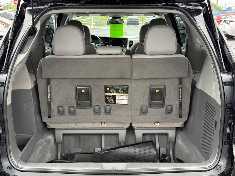 Toyota Sienna Vehicle Image 07