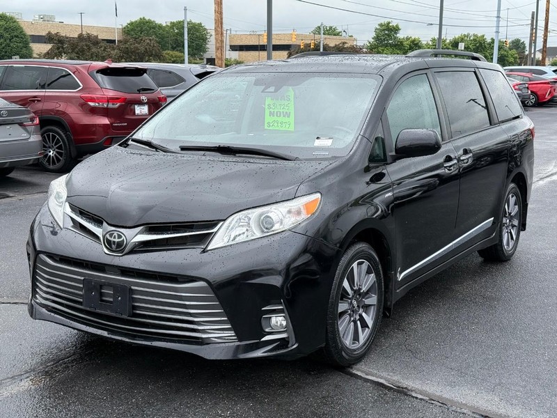 Toyota Sienna Vehicle Image 09