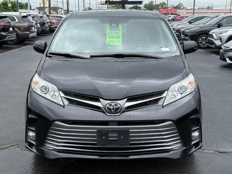 Toyota Sienna Vehicle Image 10