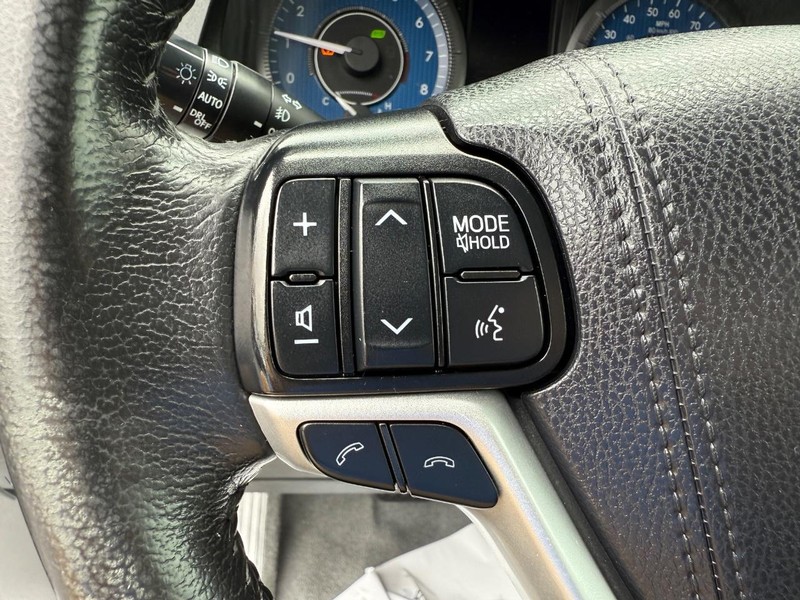 Toyota Sienna Vehicle Image 16