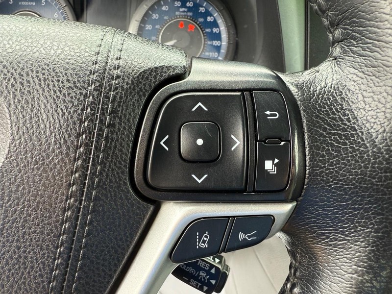 Toyota Sienna Vehicle Image 17