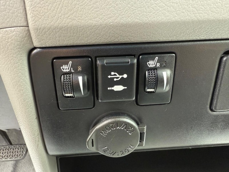 Toyota Sienna Vehicle Image 18