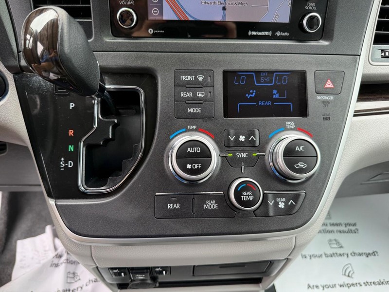 Toyota Sienna Vehicle Image 22