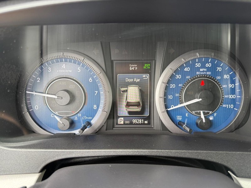 Toyota Sienna Vehicle Image 25