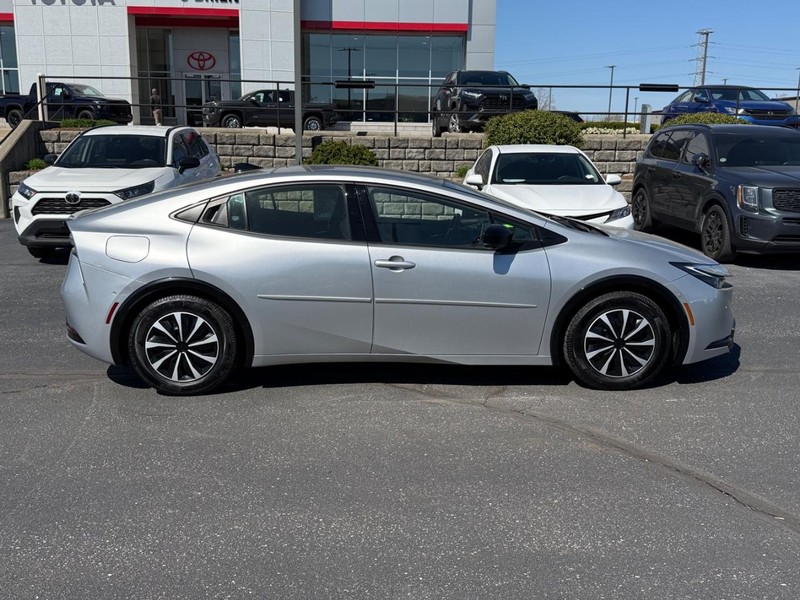 Toyota Prius Prime Vehicle Image 02