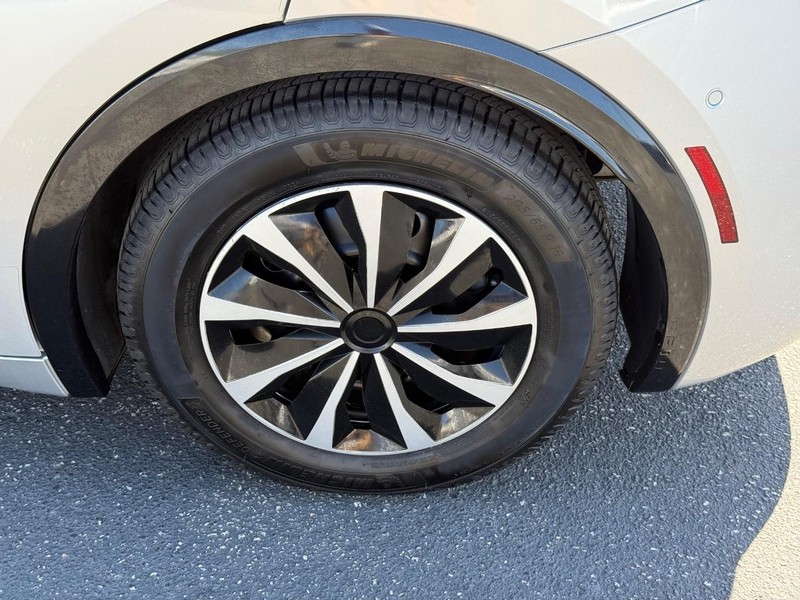 Toyota Prius Prime Vehicle Image 06