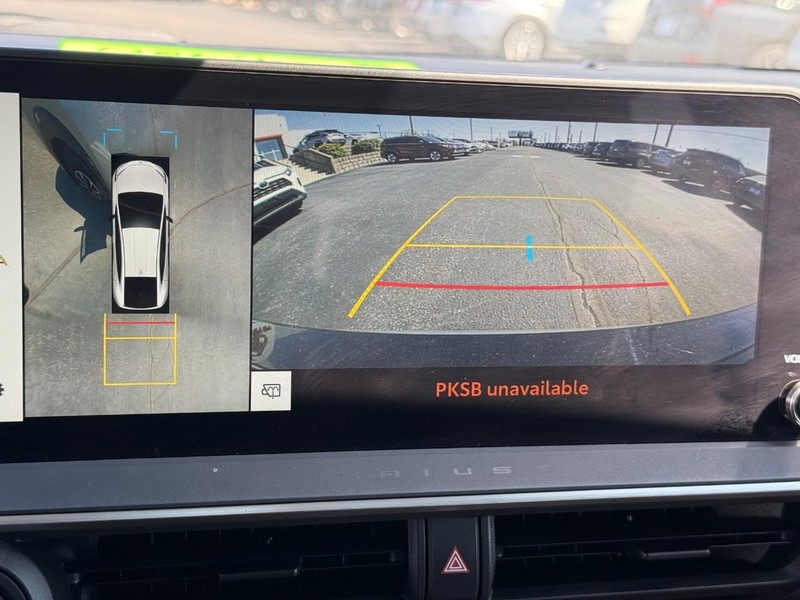 Toyota Prius Prime Vehicle Image 19