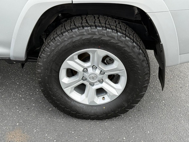 Toyota 4Runner Vehicle Image 06