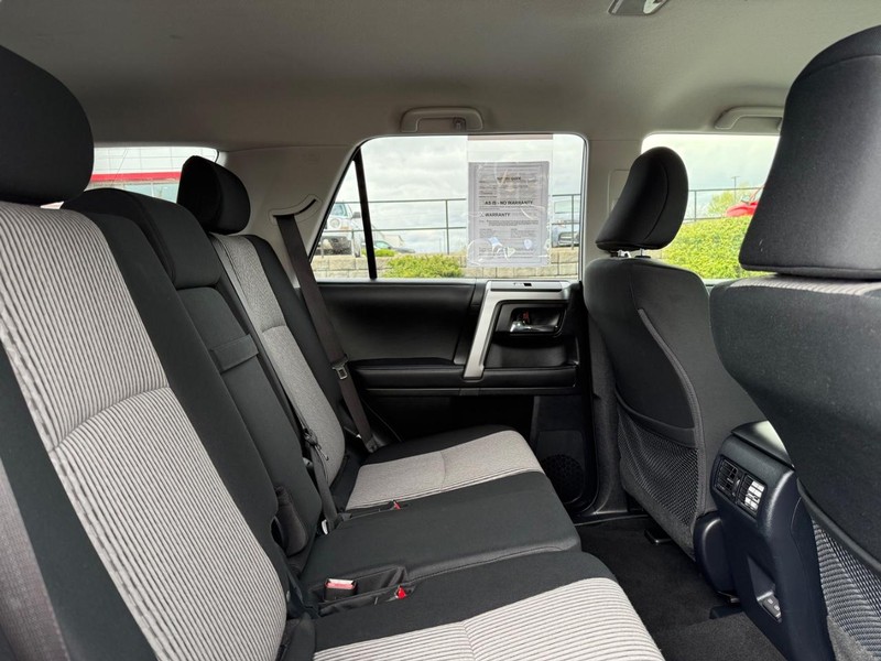 Toyota 4Runner Vehicle Image 10