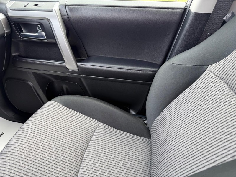 Toyota 4Runner Vehicle Image 21