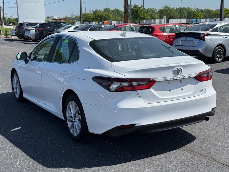 Toyota Camry Vehicle Image 05
