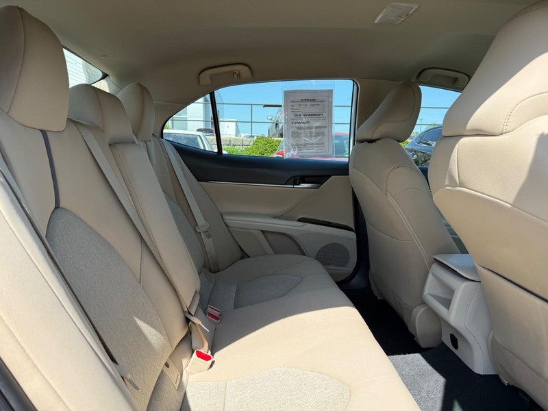 Toyota Camry Vehicle Image 10