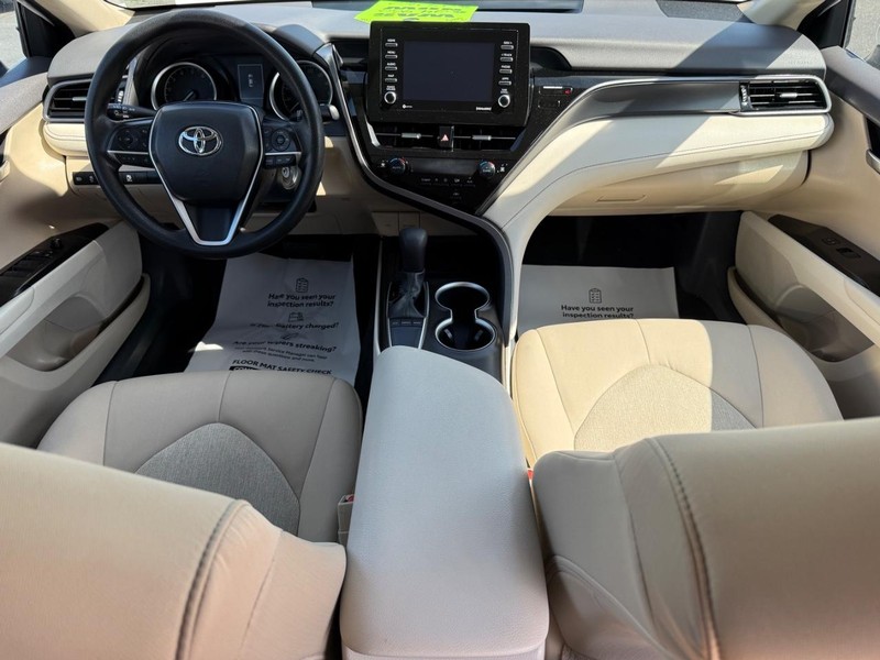 Toyota Camry Vehicle Image 11